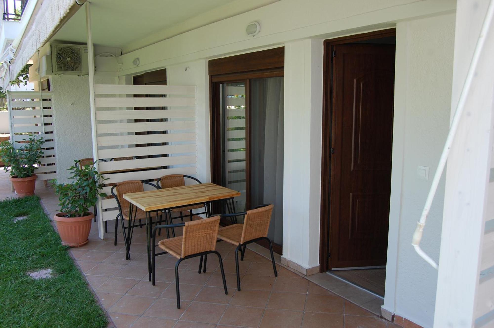 Melachrini Apartments Vrasná Kültér fotó